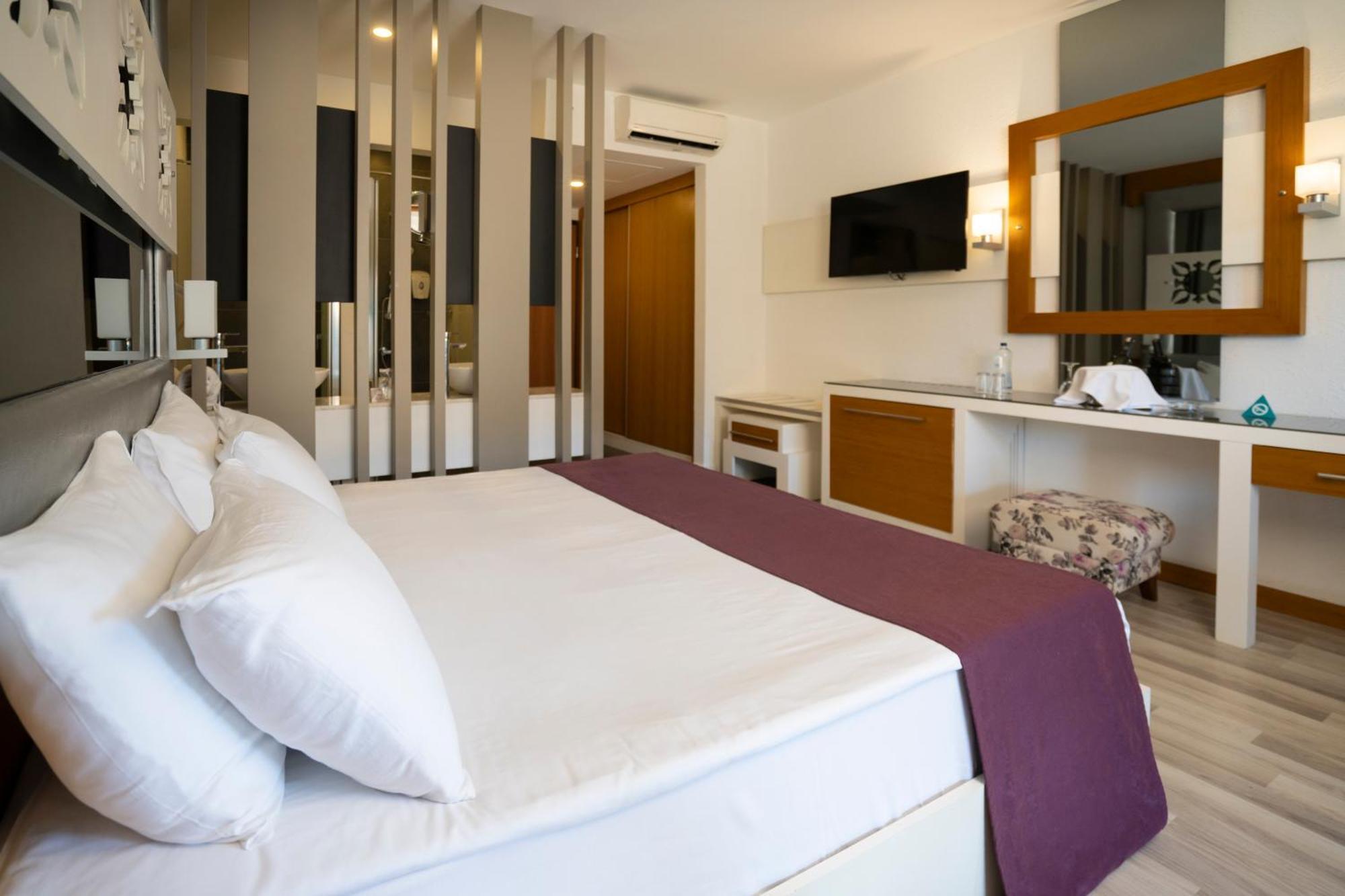 Flora Garden Beach Hotel - Adults Only 16 Plus - Couples Concept Kızılot エクステリア 写真