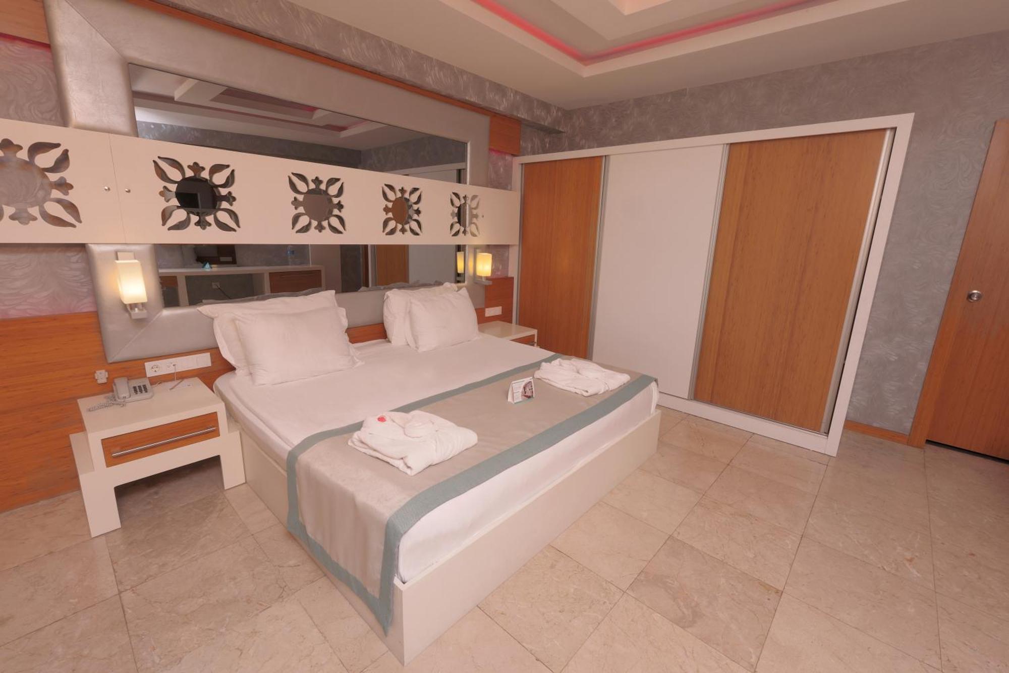Flora Garden Beach Hotel - Adults Only 16 Plus - Couples Concept Kızılot エクステリア 写真