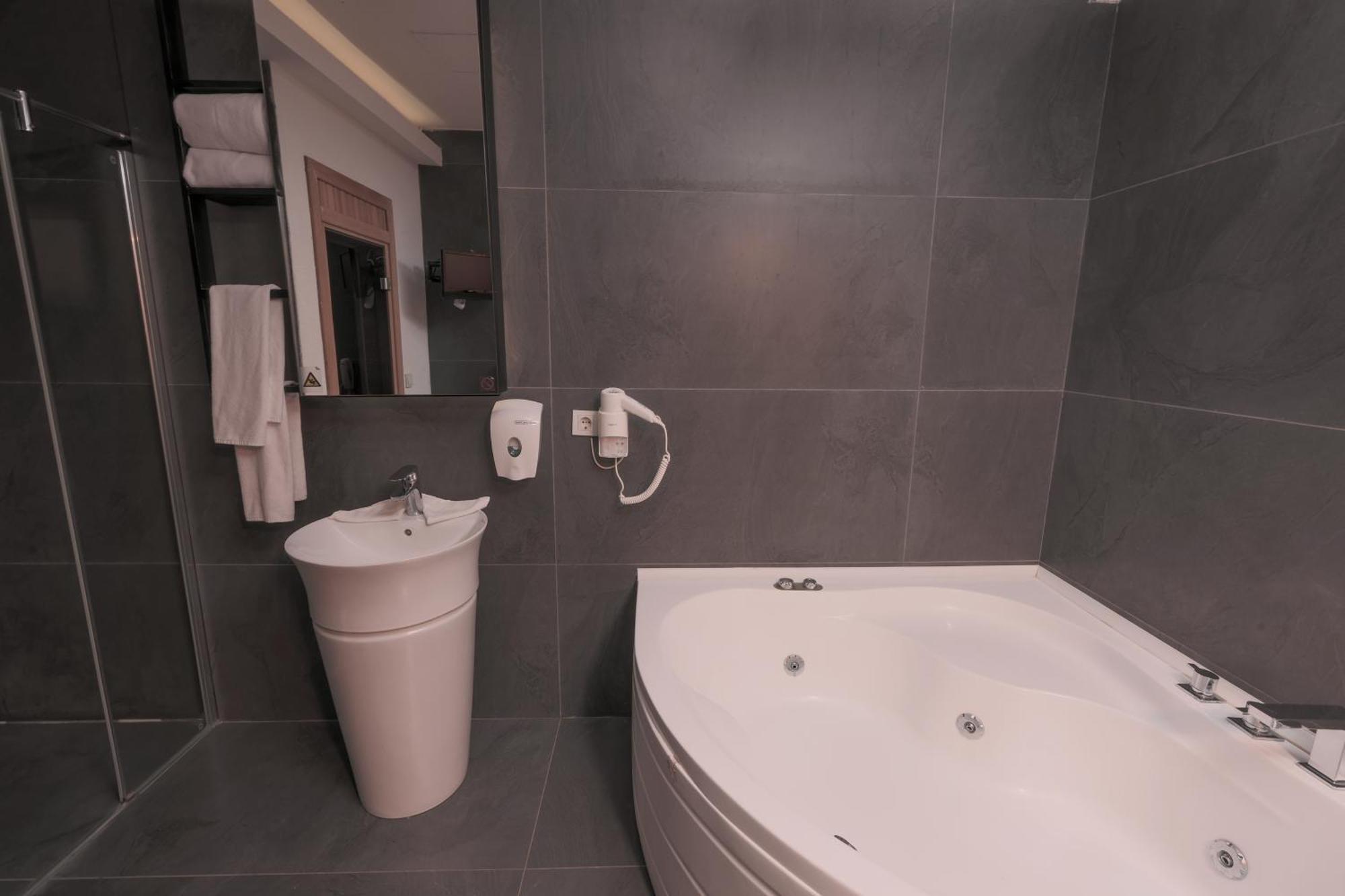 Flora Garden Beach Hotel - Adults Only 16 Plus - Couples Concept Kızılot エクステリア 写真